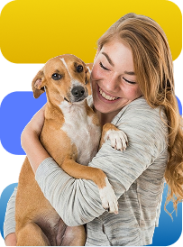 Mulher abraçando seu cachorro